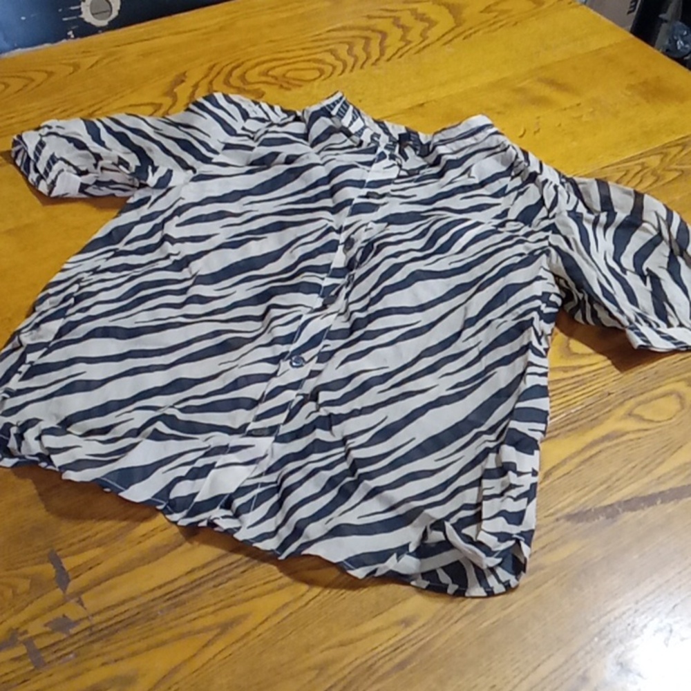 BANANA REPUBLIC Womens XS Top Shirt SHEER Short Sleeve Extra Small Animal Print